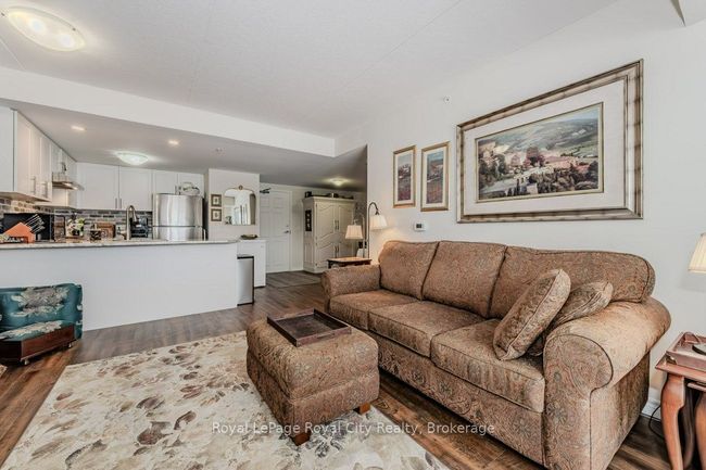 309 - 7 Kay Cres, Condo with 2 bedrooms, 2 bathrooms and 1 parking in Guelph ON | Image 10
