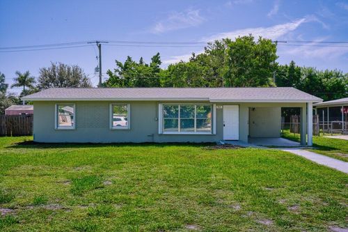 911 Se Dolphin Dr, Stuart, FL, 34996-3244 | Card Image
