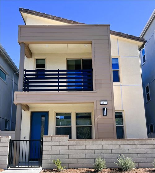 211 Goldfinch St, Rancho Mission Viejo, CA, 92694-1678 | Card Image