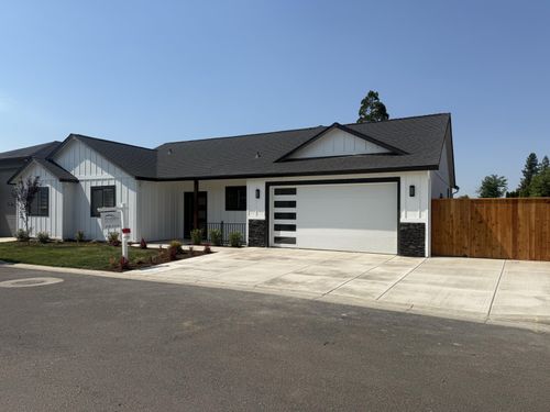 3129 Monaco Ct, Medford, OR, 97504-4426 | Card Image