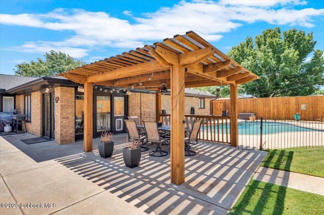 2022 Buffalo Dr, House other with 3 bedrooms, 2 bathrooms and null parking in Levelland TX | Image 33