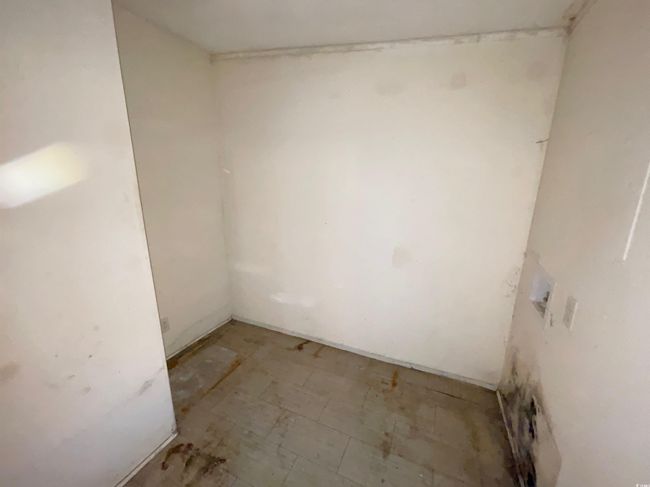 View of empty room | Image 16