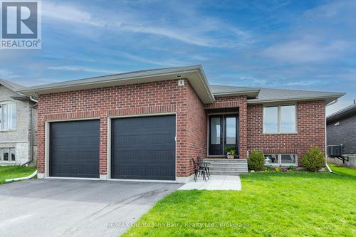 8 Liberty Cres, Trenton, ON, K8V0G2 | Card Image