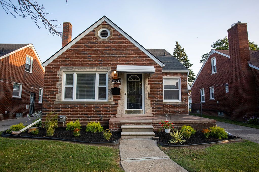 Collinson Ave, Eastpointe, MI 48021