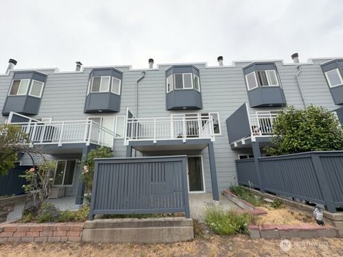 b3-1610 Park Ave, Bremerton, WA, 98337-1782 | Card Image