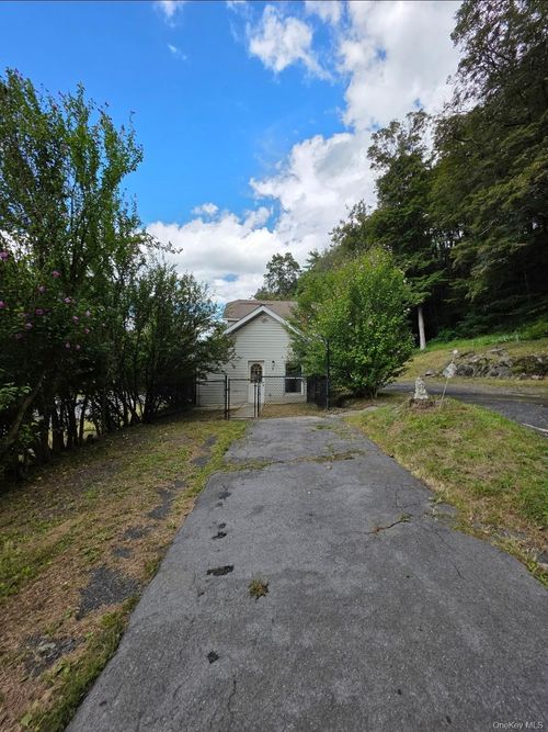 2694 Route 9w, Saugerties, NY, 12477-4747 | Card Image