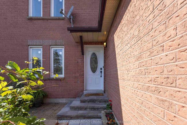 80 Wright Cres, House attached with 3 bedrooms, 2 bathrooms and 1 parking in Ajax ON | Image 6