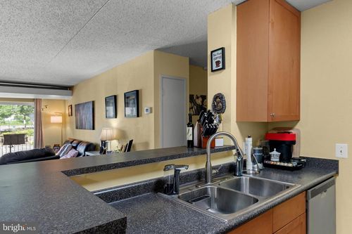 apt-101-75 S Reynolds St, ALEXANDRIA, VA, 22304-3145 | Card Image