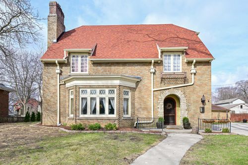 529 N 68th St, Wauwatosa, WI, 53213-3954 | Card Image