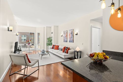205-17 Otis St, Cambridge, MA, 02141-1843 | Card Image