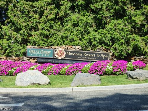 6-5 Red Lodge Dr, Vernon, NJ, 07462-4542 | Card Image