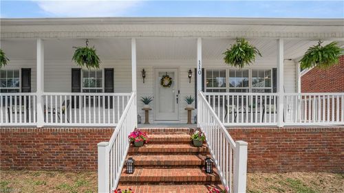 110 Larkspur Ln, Thomasville, NC, 27360-7617 | Card Image