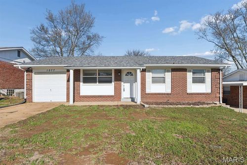 1077 Dawn Valley Dr, Maryland Heights, MO, 63043-3603 | Card Image