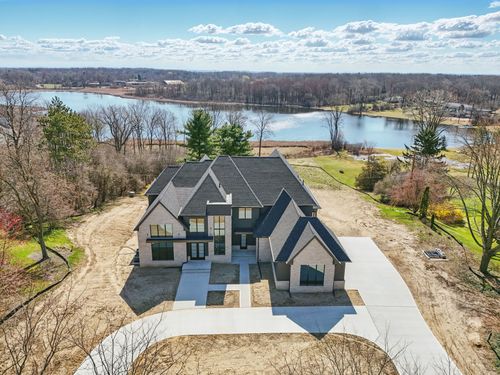 3281 Chickering Ln, Bloomfield Hills, MI, 48302-1413 | Card Image