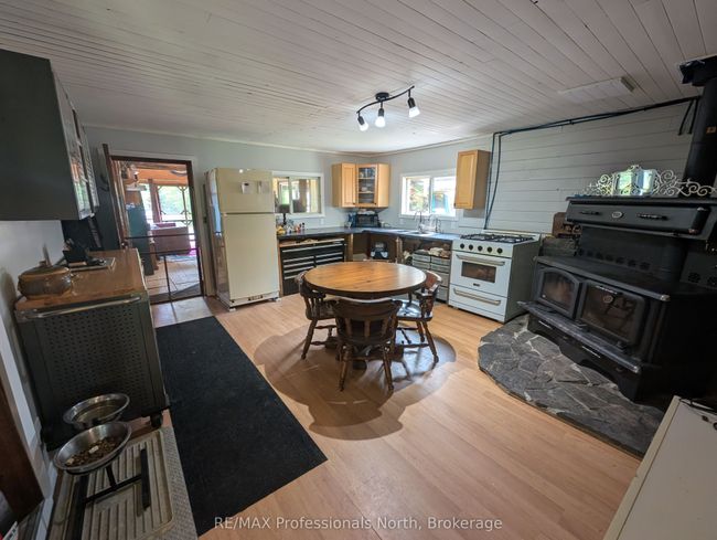1408 Pearcely Rd, House other with 2 bedrooms, 1 bathrooms and 10 parking in Sundridge ON | Image 6