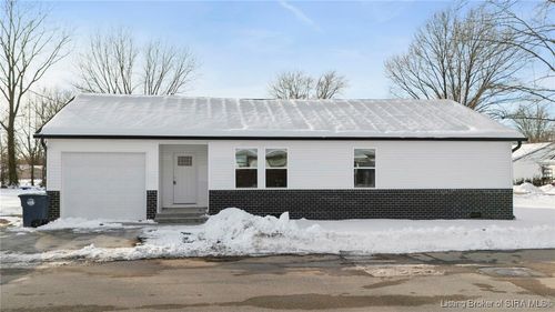 982 N Third Street, Austin, IN, 47102 | Card Image