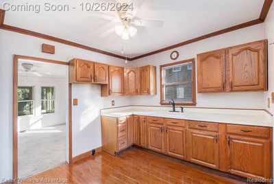 1053 W Hazelhurst Street, Home with 3 bedrooms, 1 bathrooms and null parking in Ferndale MI | Image 2