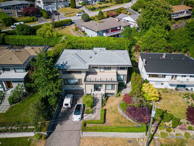 482 Genoa Crescent, House other with 6 bedrooms, 6 bathrooms and 4 parking in North Vancouver BC | Image 38