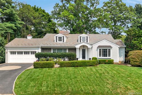 20 Earle Pl, Manhasset, NY, 11030-2820 | Card Image