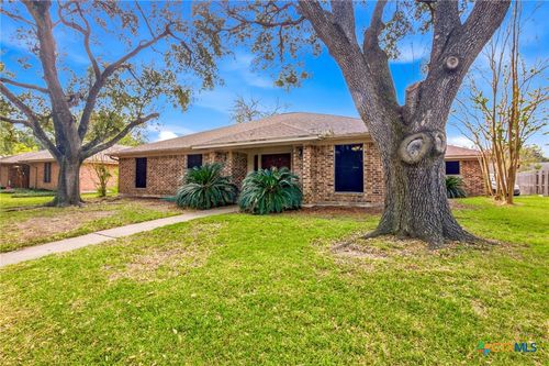 203 Wilshire Dr, Victoria, TX, 77904-1801 | Card Image