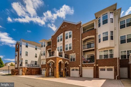 apt-202-10273 Fountain Cir, MANASSAS, VA, 20110-2825 | Card Image