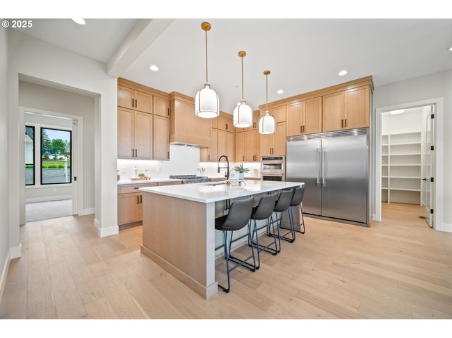 Kitchen-Breakfast Bar | Image 11