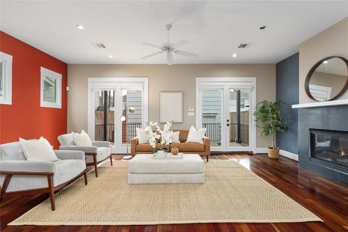 916 Nicholson St, Houston, TX, 77008-6750 | Card Image