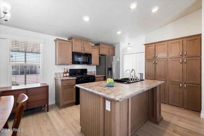 67 - 10936 E Apache Trl, House other with 2 bedrooms, 2 bathrooms and null parking in Apache Junction AZ | Image 9