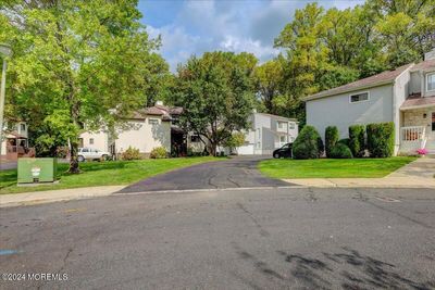 32 Kennedy Court, Condo with 3 bedrooms, 2 bathrooms and null parking in Middletown NJ | Image 1