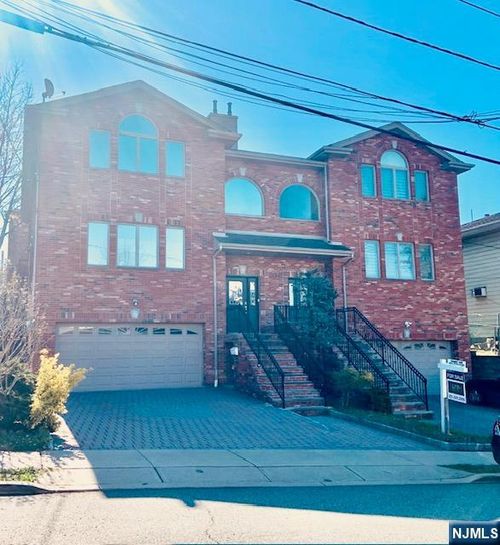 212 7th St, Palisades Park, NJ, 07650-2016 | Card Image