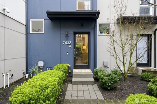 7433 A 4th Ave Ne, Seattle, WA, 98115-5250 | Card Image