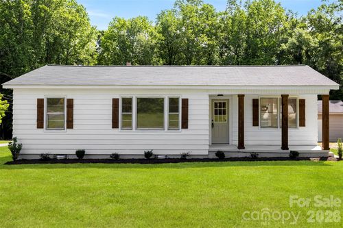 301 Gittens St, Lowell, NC, 28098-1519 | Card Image