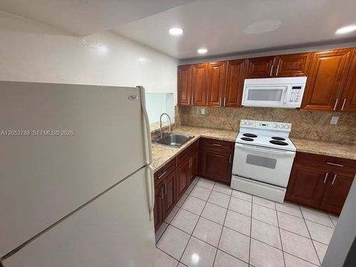 521-2-11780 Sw 18th St, Miami, FL, 33175-1605 | Card Image
