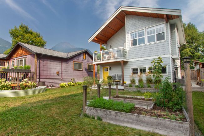 39761 Government Road, House other with 4 bedrooms, 3 bathrooms and null parking in Squamish BC | Image 3