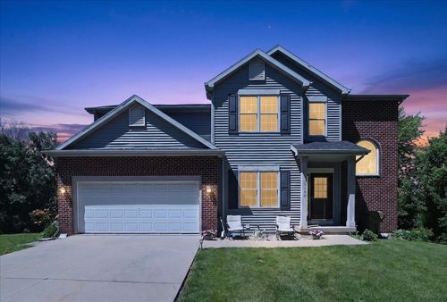 5150 Crescent Oaks Dr, Madison, WI, 53704-8935 | Card Image