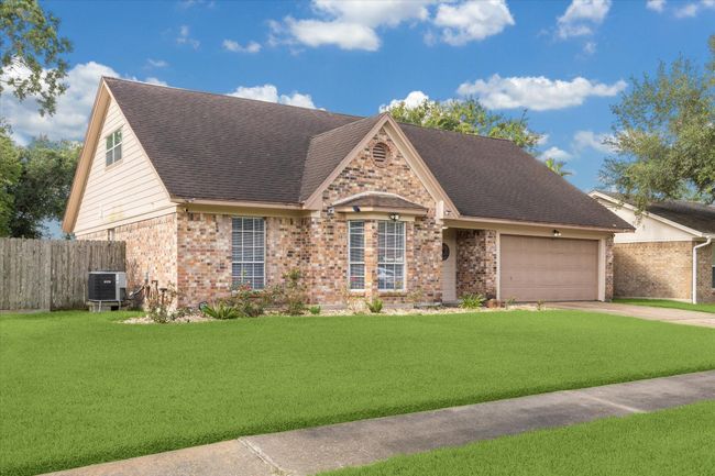 1804 Sleepy Creek Way, House other with 4 bedrooms, 2 bathrooms and 2 parking in Pearland TX | Image 4