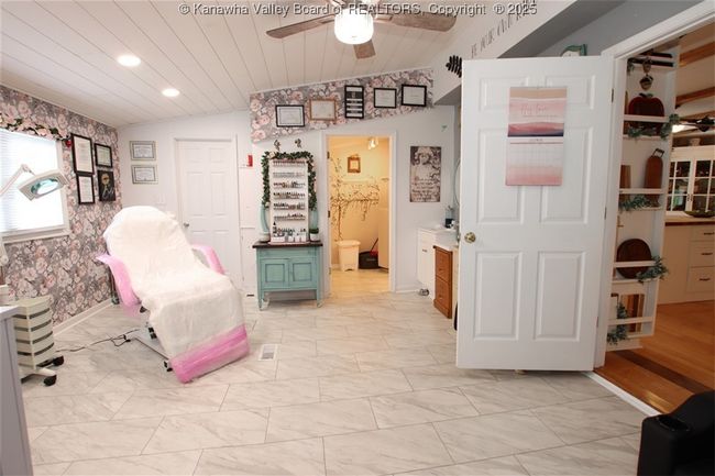 960 Grandview Rd, House other with 4 bedrooms, 3 bathrooms and null parking in Daniels WV | Image 39