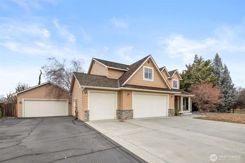 2429 Fancher Heights Blvd, East Wenatchee, WA, 98802-8542 | Card Image