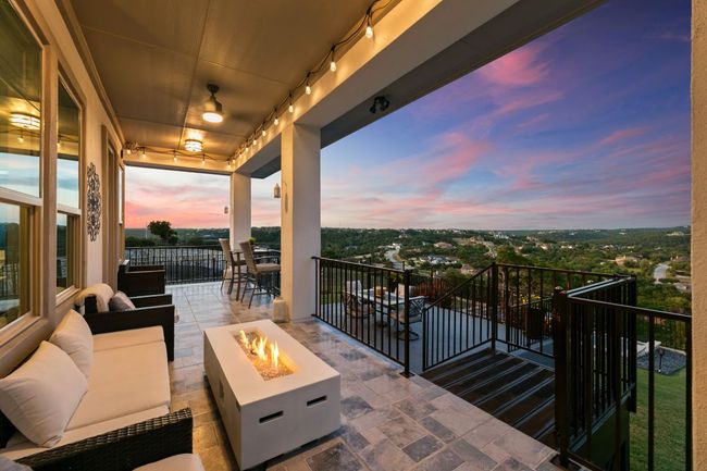 Enjoy peaceful, quiet moments looking over the canyon | Image 31