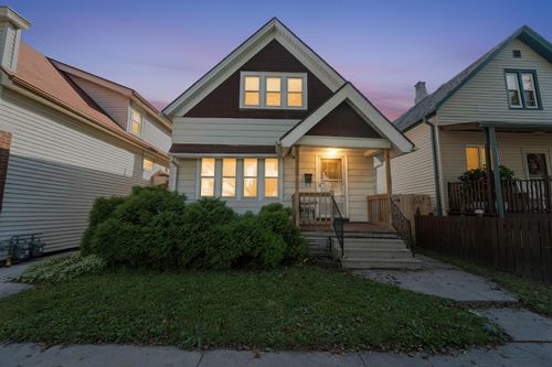 2450 S 7th St, Milwaukee, WI, 53215-3227 | Card Image
