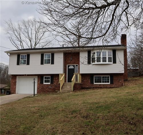 256 Pine Cir, Dunbar, WV, 25064-1240 | Card Image