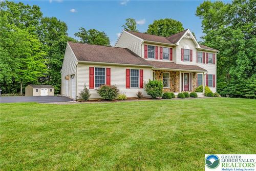 154 Red Oak Ln, Bangor, PA, 18013-2449 | Card Image
