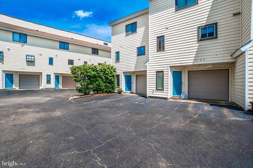 15-3182 E Ocean View Ave, Norfolk, VA, 23518-1360 | Card Image