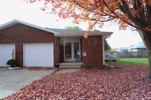 827 W Fremont St, Winterset, IA, 50273-1793 | Card Image