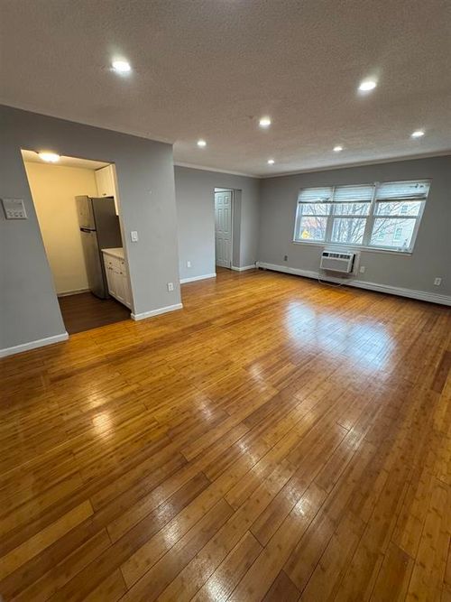 apt-10-210 Bergenline Ave, Union City, NJ, 07087-2875 | Card Image