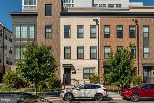 213 Montgomery St, ALEXANDRIA, VA, 22314-1513 | Card Image