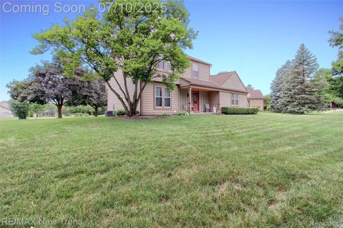 21905 Roxbury Dr, Novi, MI, 48374-3938 | Card Image