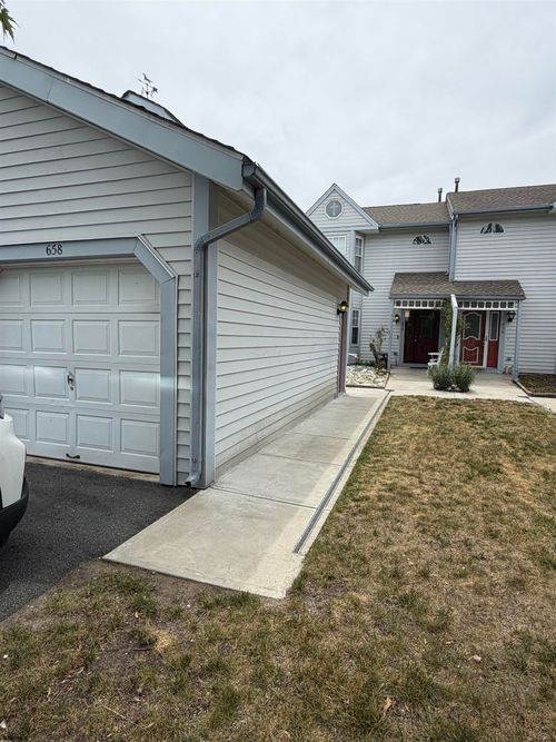 658-658 E Lakefront Circle, Absecon, NJ, 08205 | Card Image