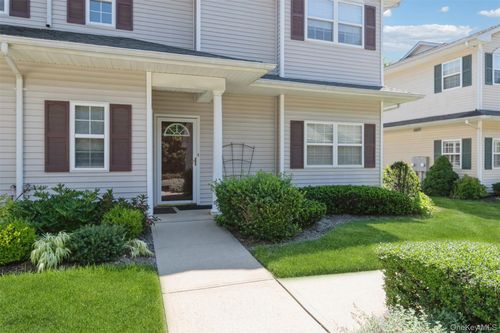 1401 Aerie Way, East Quogue, NY, 11942-3856 | Card Image