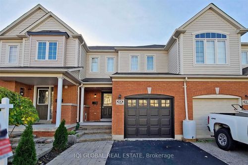8 Bonello Cres, Whitby, ON, L1R3N6 | Card Image